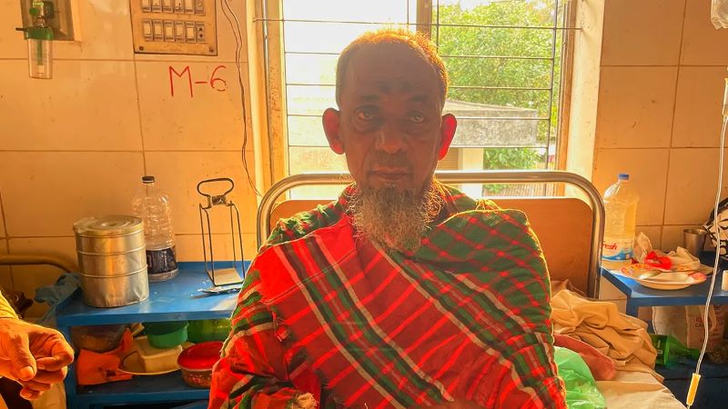 সন্তানদের পিটুনিতে বৃদ্ধ বাবা হাসপাতালে